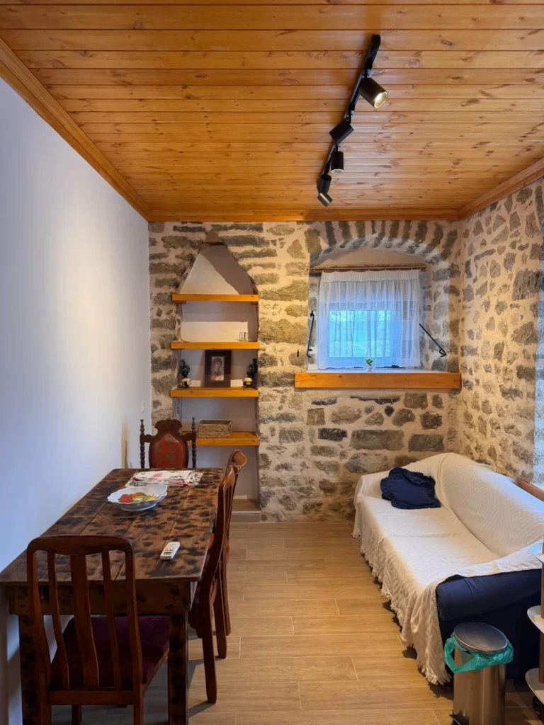 Το πέτρινο σαλόνι του Tsagariko Rooms, φωτογραφία 6